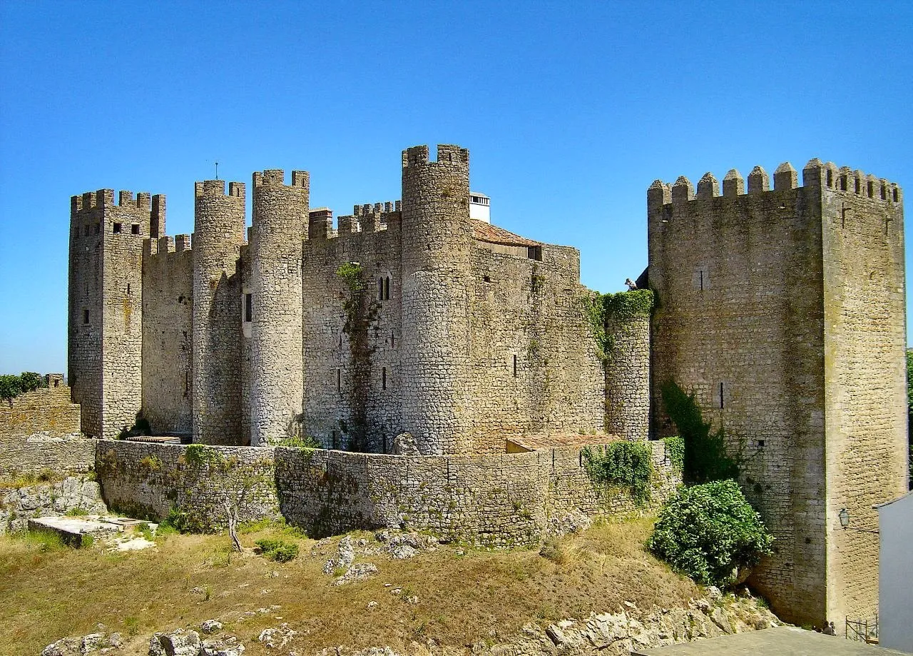 obidos portugal guide to the queens fairytale town 1