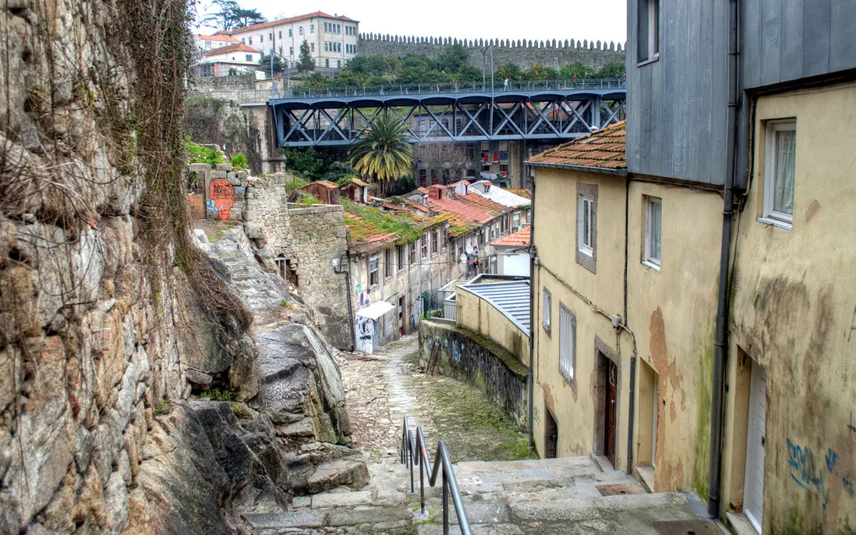 Public restrooms in Portugal: 13 essential insights for travelers 6 Exploring the Ribeira: Getting lost in Porto old town