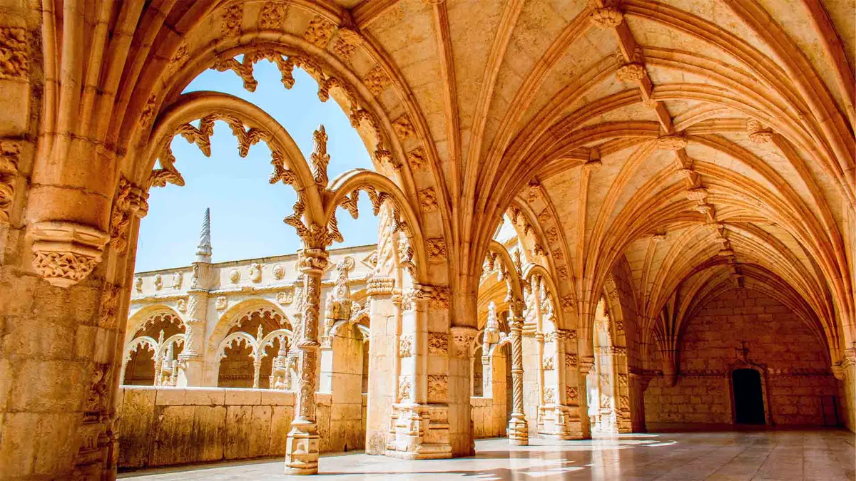 3 Days in Lisbon: The Honest Travel Guide 7 Jeronimos Monastery: Portuguese Masterpiece