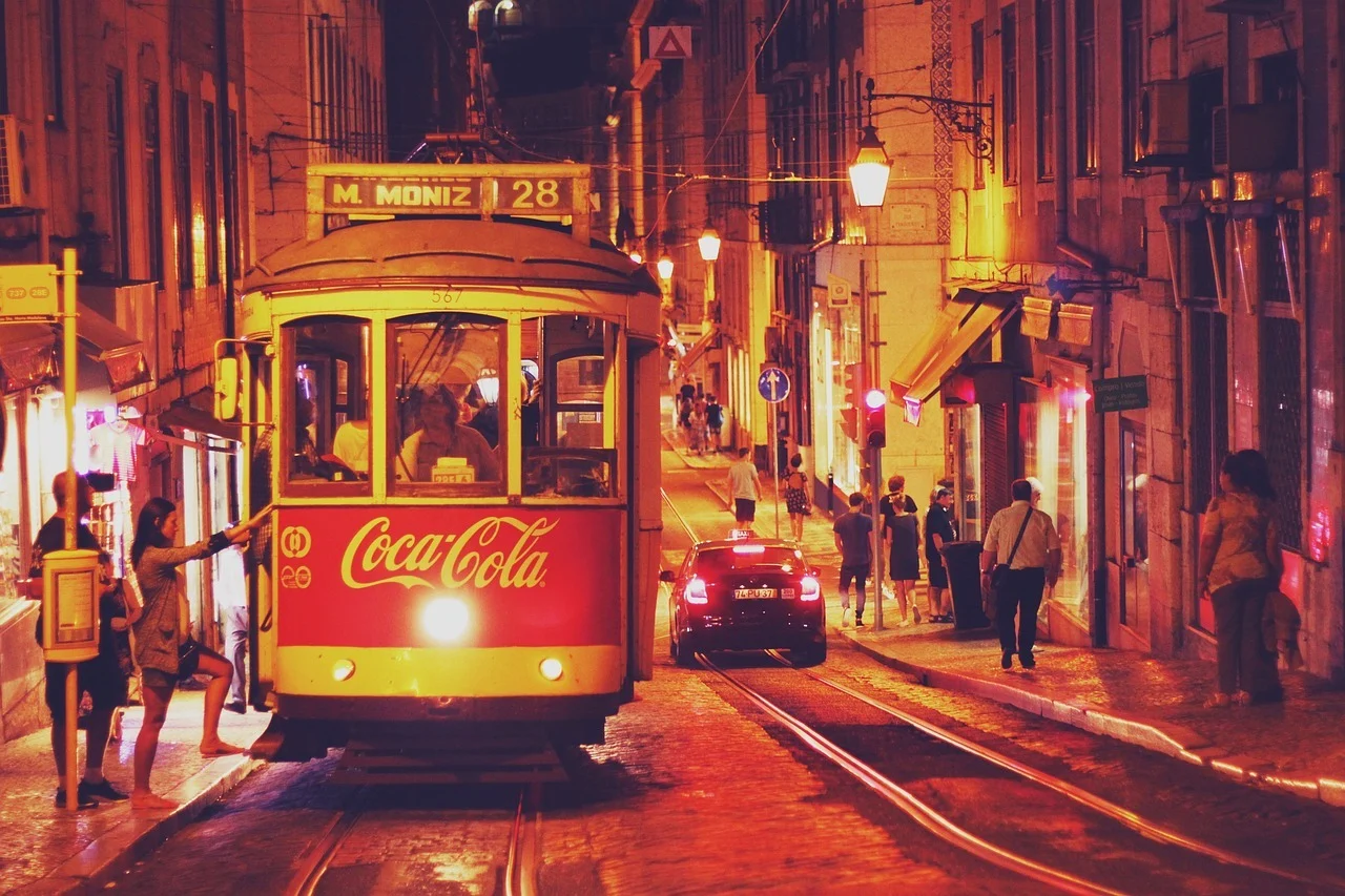 Christmas in Lisbon: The Brutal Truth About the "Dead Zone" (Guide) 3 Tram 28 Lisbon
