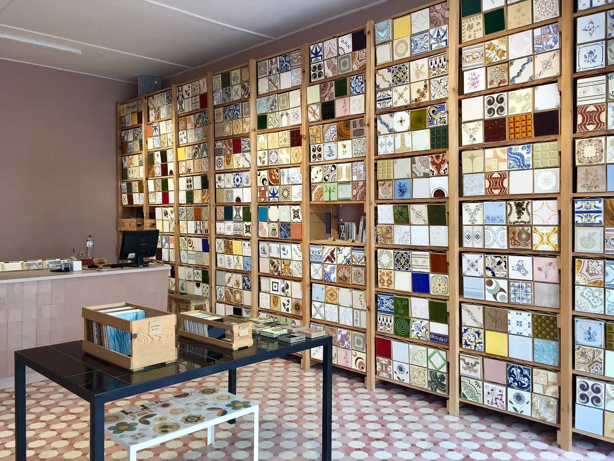 Azulejos Portugal: The Collector’s Guide (With Warnings) 5 azulejos portugal the collectors guide with warnings 2