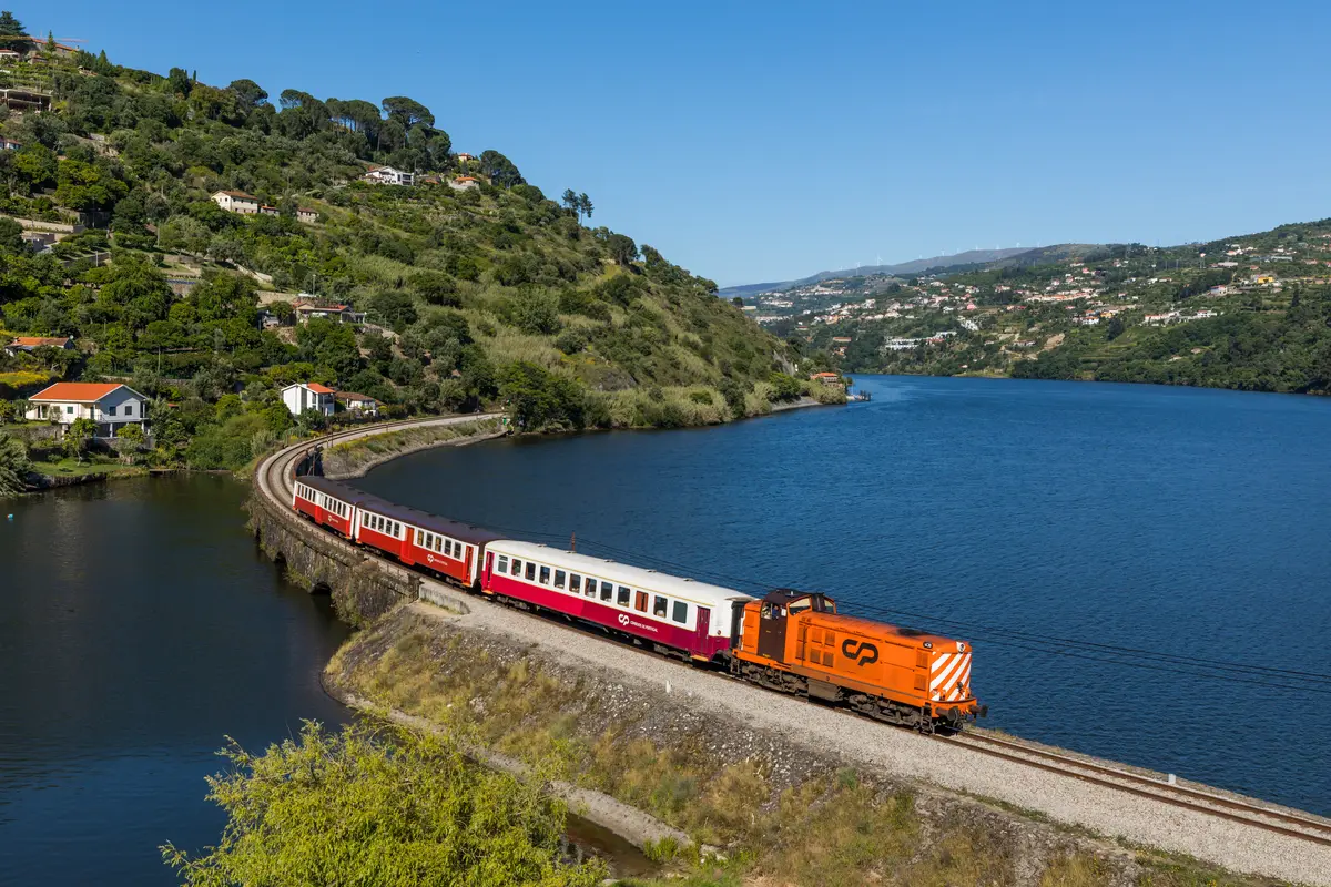 Porto to Douro Valley: 4 Ways to Go (And 1 to Avoid) 4 porto to douro valley 4 ways to go and 1 to avoid 1
