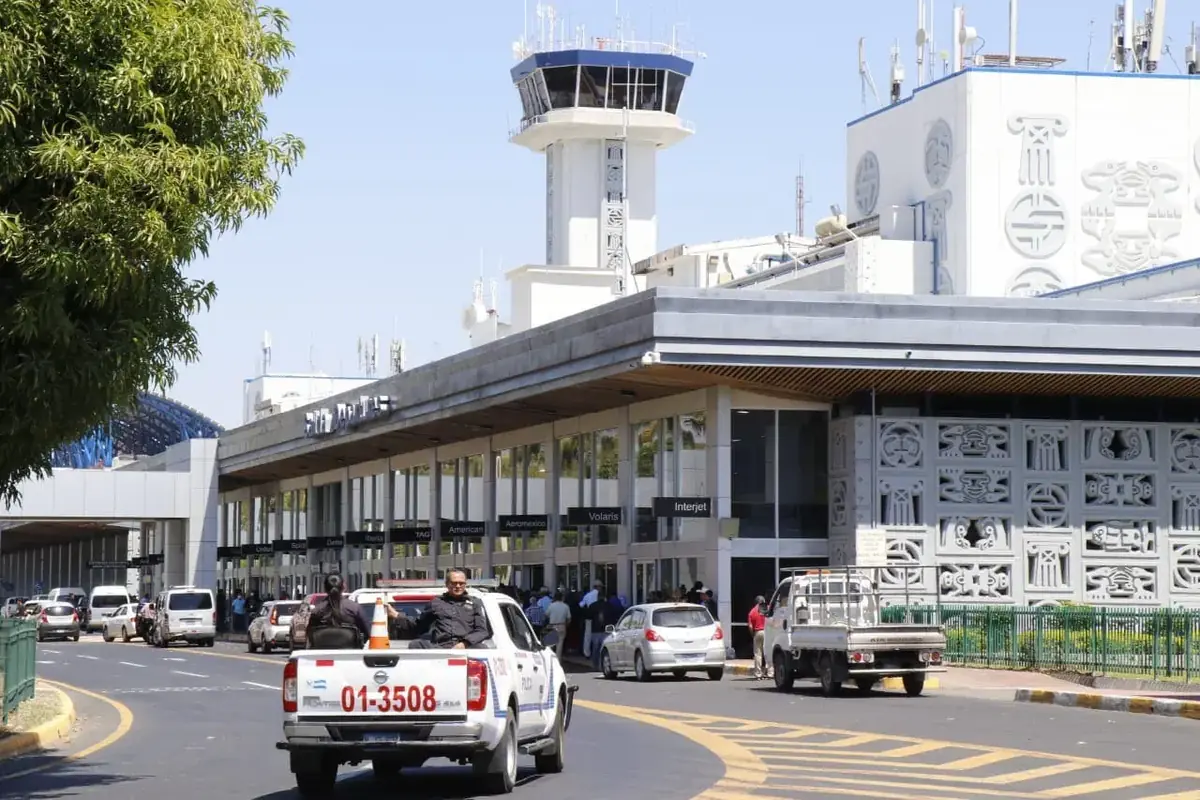 el salvador shuttle services airport to el tunco borders 1