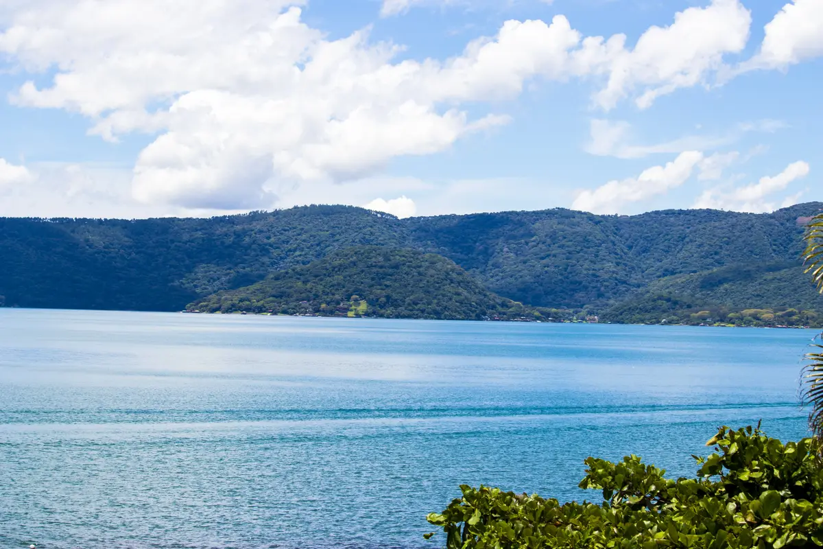 Lake Coatepeque: El Salvador's $5 Crater Lake Day Trip 5 lake coatepeque el salvadors 5 crater lake day trip 2