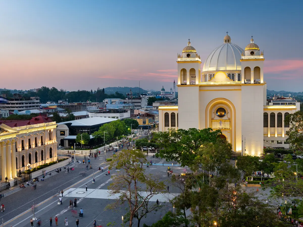 renting a car in el salvador costs rules and routes