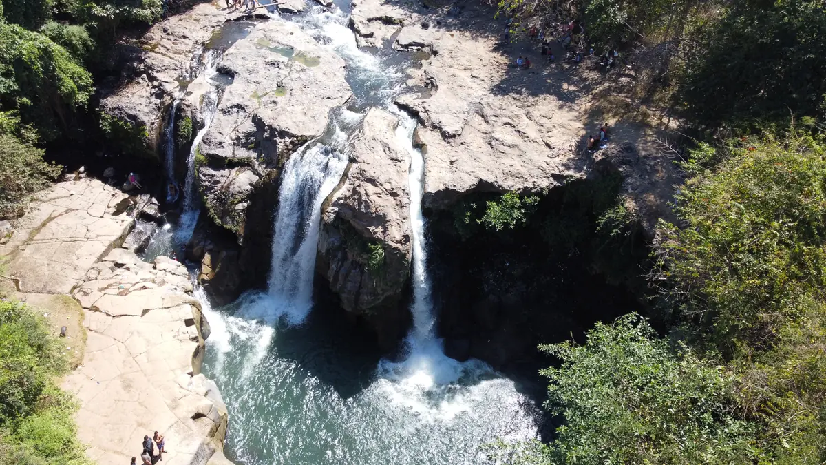 salto de malacatiupan el salvadors only hot waterfall 5