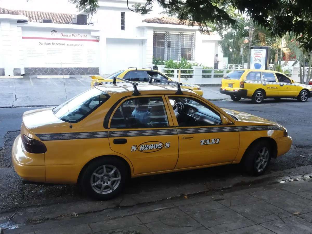 San Salvador Airport to City: Taxi, Uber and Bus 4 san salvador airport to city taxi uber and bus 1