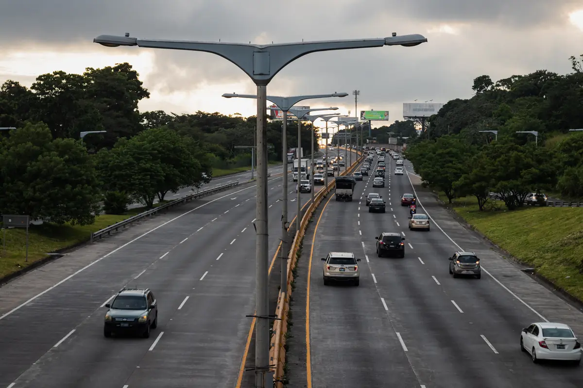 San Salvador Airport to City: Taxi, Uber and Bus 6 san salvador airport to city taxi uber and bus 3