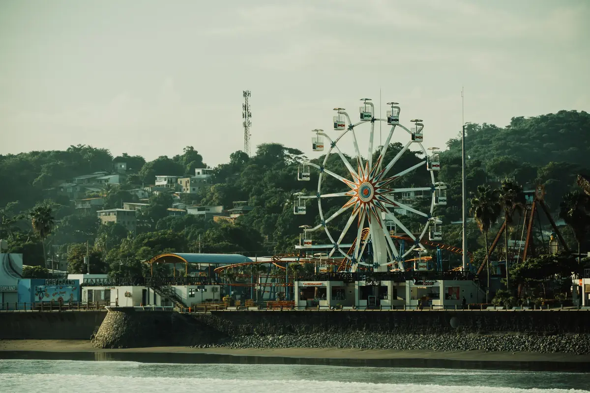 Sunset Park El Salvador: 5 Rides and a $3 Ferris Wheel 4 sunset park el salvador 5 rides and a 3 ferris wheel 1