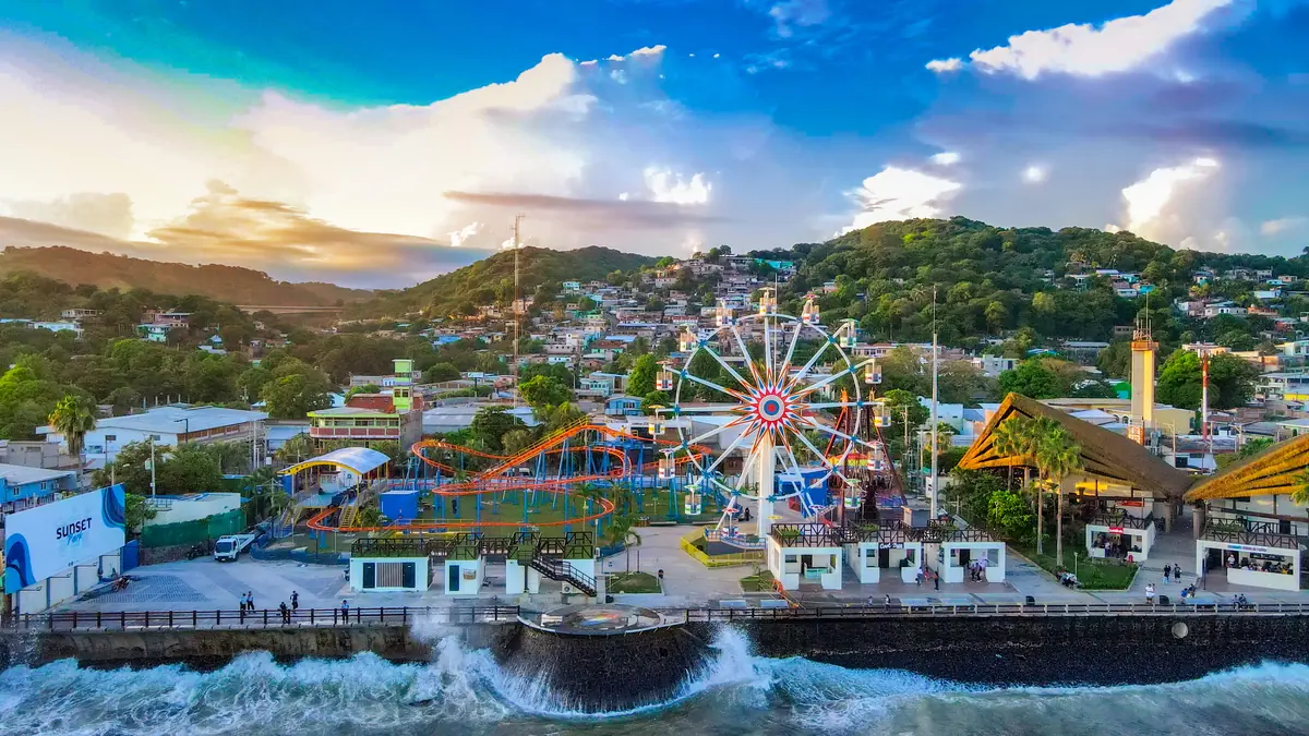 Sunset Park El Salvador: 5 Rides and a $3 Ferris Wheel