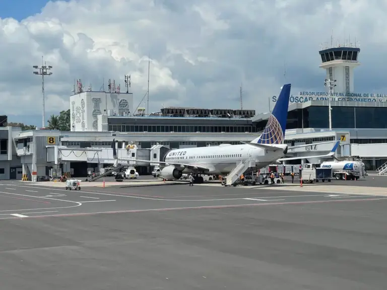 san salvador airport sal guide arrival fees transport 10